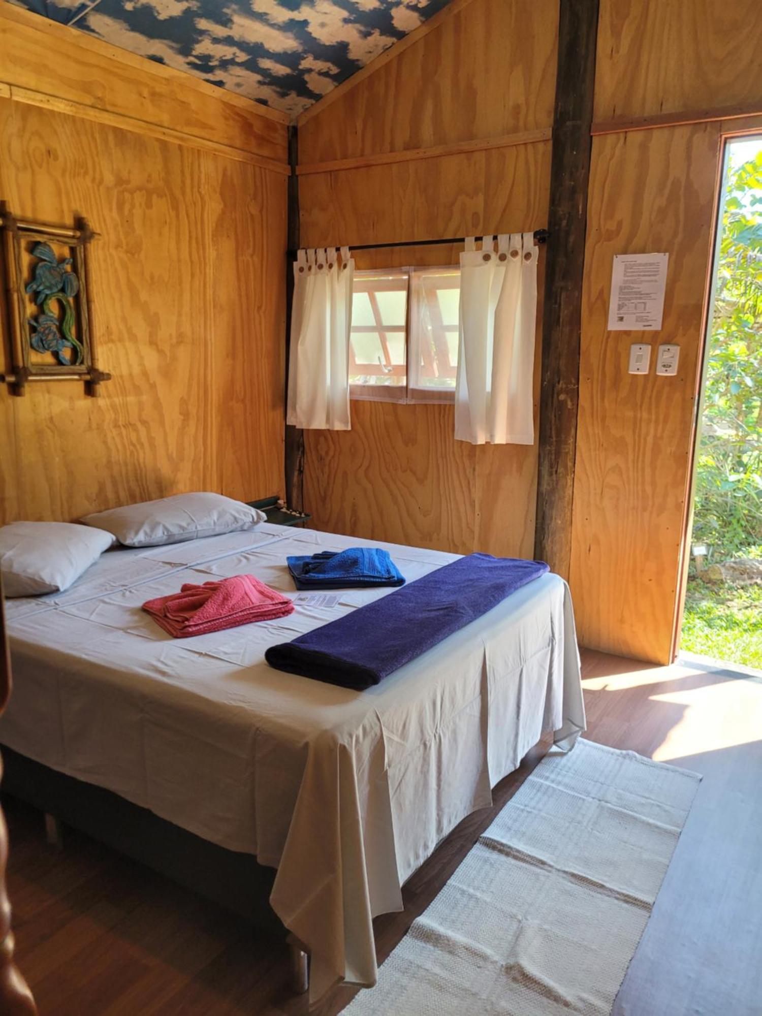 Piratas Cabanas Camping Bar Парати-Мирим Экстерьер фото